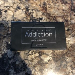 Younique Addiction 2 Palette